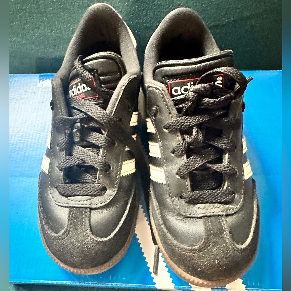 Adidas Samba Sneakers Classic Athletic Style